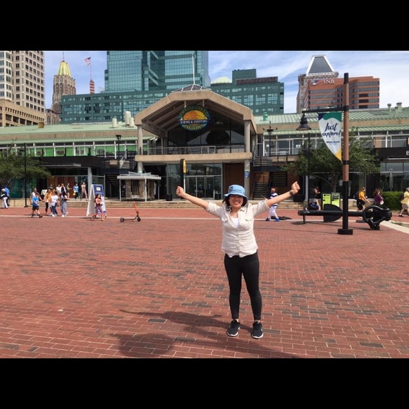 Meet your Posher, Olalia - Picture 1 of 1